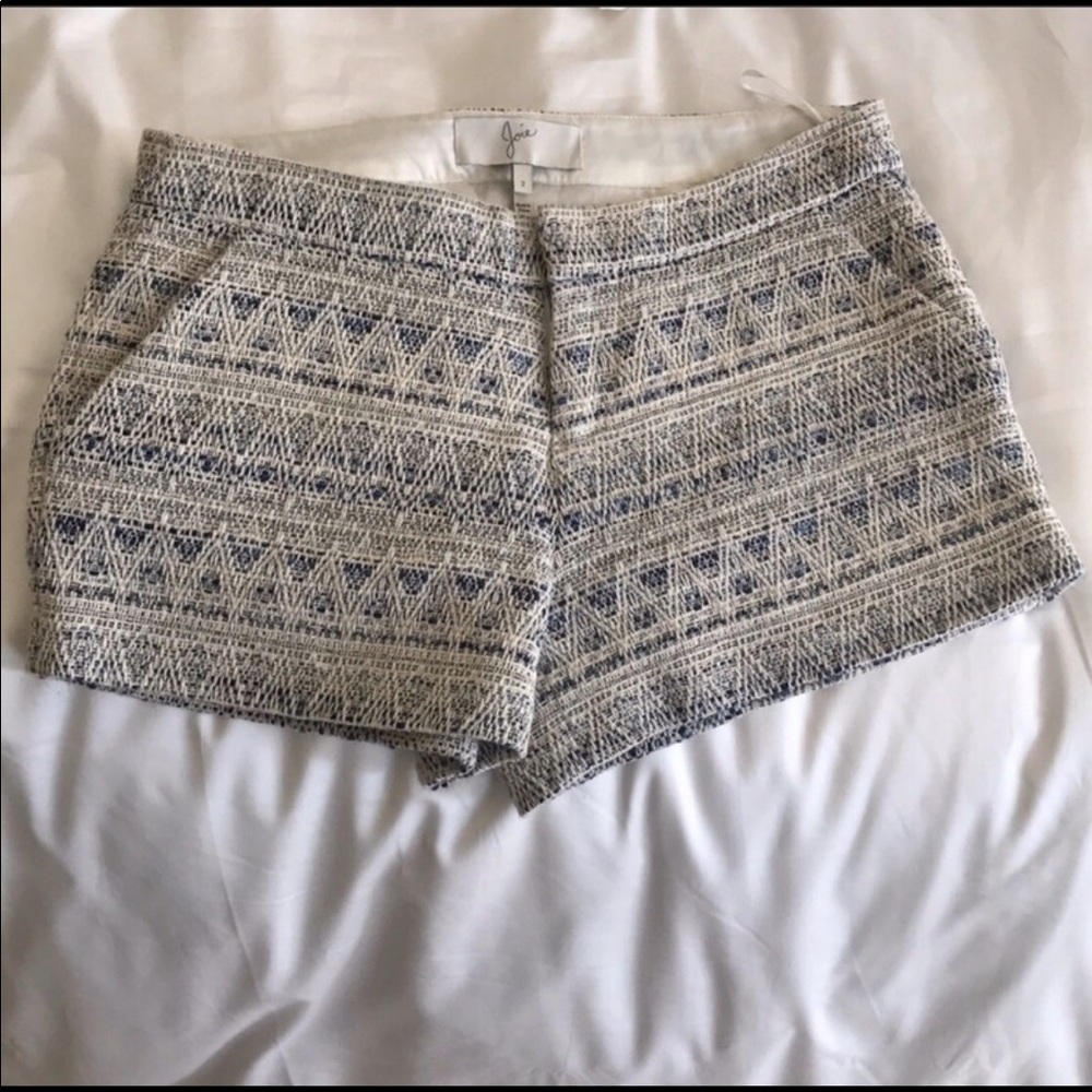 Joie tweed off white blue shorts with silver stitching